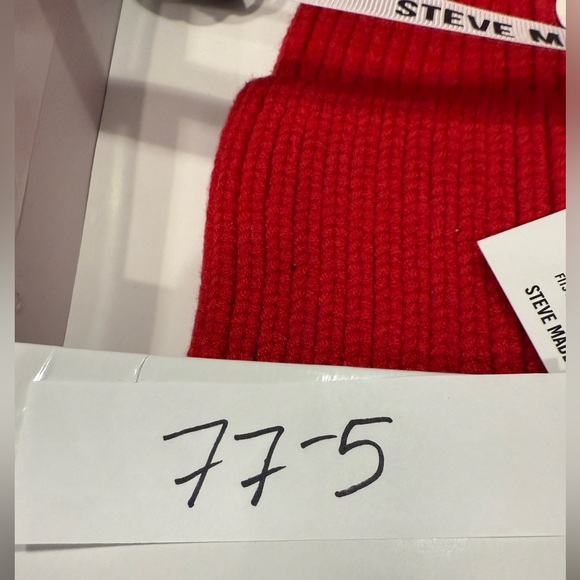 Steve Madden winter gift set beanie pet sweater up to 20lbs & poop bag pouch - Picture 12 of 12